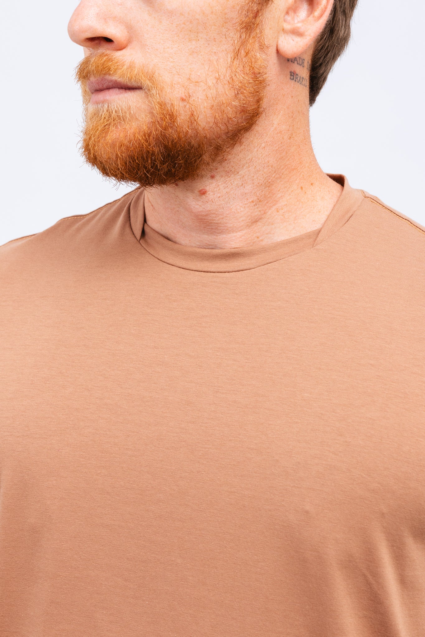 Camiseta Pima Atiq Marrom