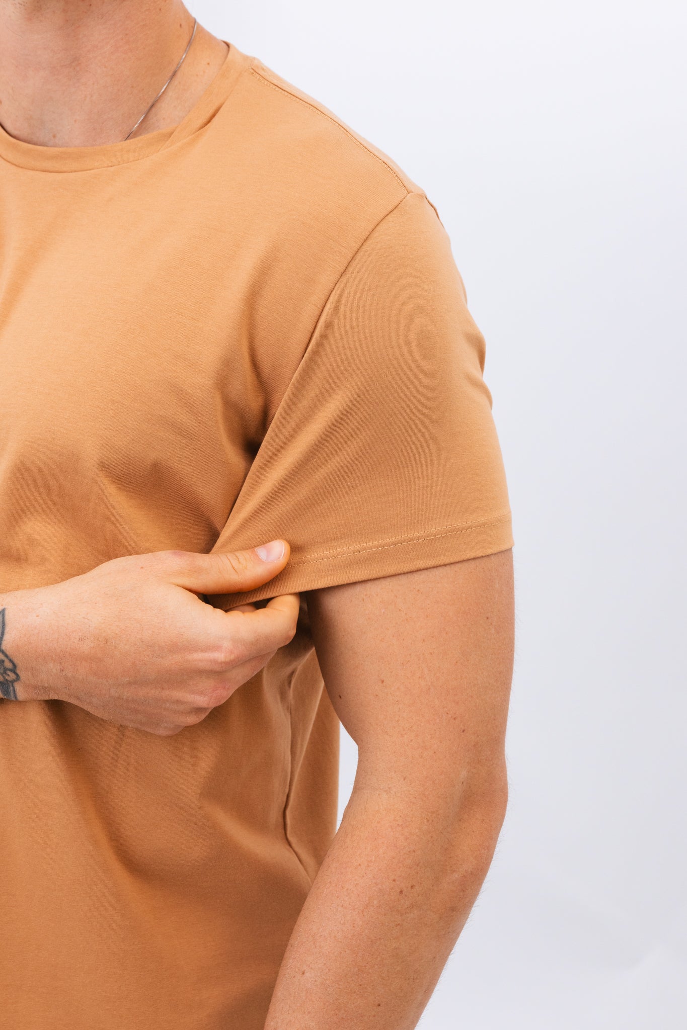 Camiseta Pima Atiq Camel