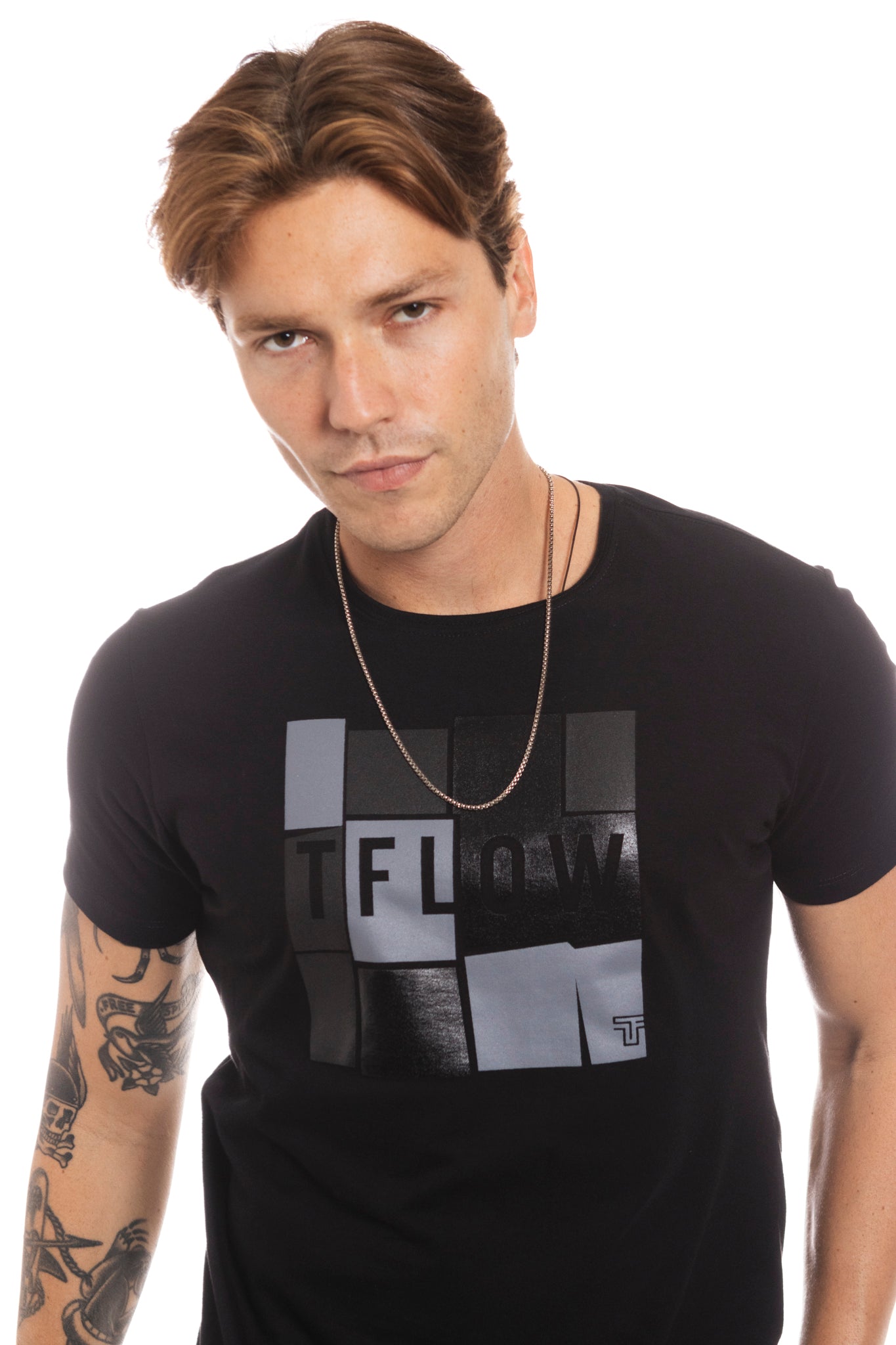Camiseta Shueed Preta