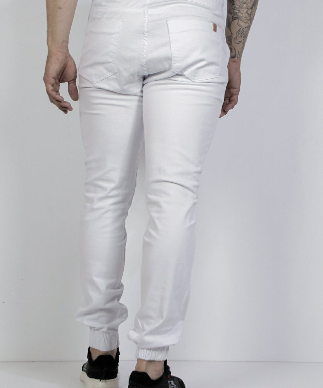 calca_jogger_sarja_branco_2591_2_b8e44a4e0e4d6548341500e943fc22c7.jpg