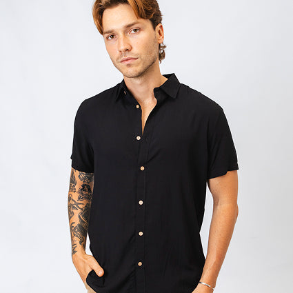 camisa_viscose_mc_guito_preta_12136_1_97560383cc1d7e6a67e0c20817205dfb.jpg
