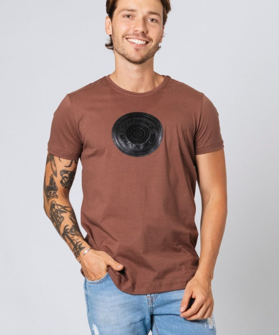 camiseta_chandow_marrom_12004_1_8c70899b77ce06f0b195d68ca58f6c7d.jpg