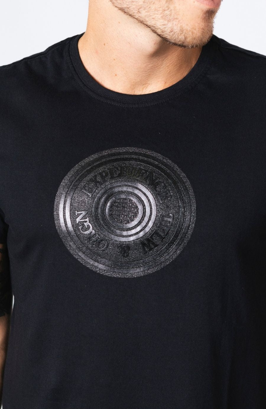Camiseta Chandow Preta